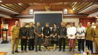 WAWALI Arya Wibawa membuka kegiatan Seminar Sinkronisasi Dewan Pendidikan dengan Komite Sekolah, di Graha Sewaka Dharma, Lumintang, Senin (29/4/2024). Foto: ist WAWALI Arya Wibawa membuka kegiatan Seminar Sinkronisasi Dewan Pendidikan dengan Komite Sekolah, di Graha Sewaka Dharma, Lumintang, Senin (29/4/2024). Foto: ist