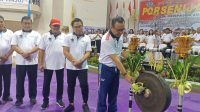 WALI KOTA Denpasar, I Gusti Ngurah Jaya Negara; bersama Wakil Wali Kota Denpasar, I Kadek Agus Arya Wibawa; dan Ketua DPRD Kota Denpasar, I Gusti Ngurah Gede, saat membuka Pekan Olahraga dan Seni Pelajar (Porsenijar) Kota Denpasar 2024 yang ditandai dengan pemukulan gong di GOR Lila Bhuana Denpasar, Senin (1/4/2024). Foto: tra WALI KOTA Denpasar, I Gusti Ngurah Jaya Negara; bersama Wakil Wali Kota Denpasar, I Kadek Agus Arya Wibawa; dan Ketua DPRD Kota Denpasar, I Gusti Ngurah Gede, saat membuka Pekan Olahraga dan Seni Pelajar (Porsenijar) Kota Denpasar 2024 yang ditandai dengan pemukulan gong di GOR Lila Bhuana Denpasar, Senin (1/4/2024). Foto: tra