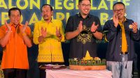 ajus golkar BAGUS Pratiksa Linggih (dua kanan) saat saat acara syukuran caleg Partai Golkar dari DPD AMPI Bali bersama pengurus Partai Golkar di wantilan DPD Partai Golkar Bali, Minggu (21/4/2024). Foto: gus hendra