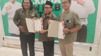 KETUA Desk Pilkada DPW PKB NTB, Muhammad Danang Ari Sukra (kiri); saat menerima pendaftaran Bacagub Suhaili FT dan Bacawagub Asrul Sani untuk Pilgub 2024. Foto: ist KETUA Desk Pilkada DPW PKB NTB, Muhammad Danang Ari Sukra (kiri); saat menerima pendaftaran Bacagub Suhaili FT dan Bacawagub Asrul Sani untuk Pilgub 2024. Foto: ist