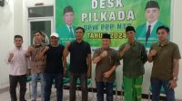 KETUA DPW PPP NTB, Muzihir (tiga kanan), saat memberi keterangan kepada media didampingi pengurus DPW dan ketua DPC PPP se-NTB, Jumat (24/5/2024). Foto: rul