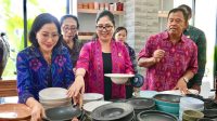 PENJABAT Ketua Dekranasda Provinsi Bali, Ida Mahendra Jaya, baru-baru ini melakukan kunjungan sekaligus pembinaan kepada beberapa IKM yang ada di Kecamatan Kediri, Kabupaten Tabanan. Foto: ist PENJABAT Ketua Dekranasda Provinsi Bali, Ida Mahendra Jaya, baru-baru ini melakukan kunjungan sekaligus pembinaan kepada beberapa IKM yang ada di Kecamatan Kediri, Kabupaten Tabanan. Foto: ist