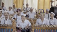 PEMUDA Bali saat megambel. Selain kecantikan alamnya yang memikat, Bali juga kaya akan sejarah dan warisan budaya yang mengagumkan. Foto: ist PEMUDA Bali saat megambel. Selain kecantikan alamnya yang memikat, Bali juga kaya akan sejarah dan warisan budaya yang mengagumkan. Foto: ist