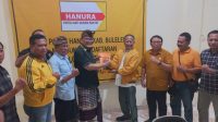 SUGAWA Korry daftar bakal calon bupati melalui Partai Hanura Buleleng. Foto: ist SUGAWA Korry daftar bakal calon bupati melalui Partai Hanura Buleleng. Foto: ist