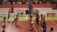 PUTARAN final Kejuaraan Bola Voli Bupati Karangasem Cup tahun 2024 mempertemukan tim Himvolip dengan Obor Culik, Rabu (19/6/2024) malam di lapangan in door Gor Gunung Agung, Amlapura, dengan hasil akhir kemenangan untuk tim Obor Culik. Foto: ist PUTARAN final Kejuaraan Bola Voli Bupati Karangasem Cup tahun 2024 mempertemukan tim Himvolip dengan Obor Culik, Rabu (19/6/2024) malam di lapangan in door Gor Gunung Agung, Amlapura, dengan hasil akhir kemenangan untuk tim Obor Culik. Foto: ist