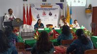 KADISDIKPORA Kota Denpasar, AA Gede Wiratama; didampingi Madiadnyana dan Kepala SMP PGRI 3 Denpasar, Ni Made Chandra Widayanti, saat membuka workshop review kurikulum, Rabu (26/6/2024). Foto: tra KADISDIKPORA Kota Denpasar, AA Gede Wiratama; didampingi Madiadnyana dan Kepala SMP PGRI 3 Denpasar, Ni Made Chandra Widayanti, saat membuka workshop review kurikulum, Rabu (26/6/2024). Foto: tra