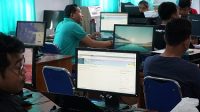 TIM verifikator sekolah saat melakukan verifikasi berkas pendaftaran PPDB tahun ajaran 2024/2025 untuk jenjang SMP negeri jalur prestasi di salah satu SMP negeri di Denpasar. Foto: ist TIM verifikator sekolah saat melakukan verifikasi berkas pendaftaran PPDB tahun ajaran 2024/2025 untuk jenjang SMP negeri jalur prestasi di salah satu SMP negeri di Denpasar. Foto: ist