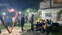 TIM gabungan melakukan sidak di Vila Haty Indah Bali, Rabu (26/6/2024), dan menemukan 103 orang WNA berkebangsaan Tiongkok, Malaysia, dan Taiwan, yang diduga melakukan kegiatan ilegal dan sindikat internasional skimming dan penipuan online di Bali. Foto: ist TIM gabungan melakukan sidak di Vila Haty Indah Bali, Rabu (26/6/2024), dan menemukan 103 orang WNA berkebangsaan Tiongkok, Malaysia, dan Taiwan, yang diduga melakukan kegiatan ilegal dan sindikat internasional skimming dan penipuan online di Bali. Foto: ist