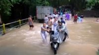 WARGA Desa Seraya, Karangasem hingga kini menanti realisasi pembangunan jembatan Sungai Yeh Banges, yang diwacanakan akan dikerjakan pada tahun 2024 ini, karena selalu banjir saat hujan deras. Foto: ist WARGA Desa Seraya, Karangasem hingga kini menanti realisasi pembangunan jembatan Sungai Yeh Banges, yang diwacanakan akan dikerjakan pada tahun 2024 ini, karena selalu banjir saat hujan deras. Foto: ist
