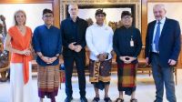 WALI Kota Jaya Negara dan Wawali Arya Wibawa saat menerima kunjungan Wali Kota Piraeus, Yunani, Mr. Loannis Moralis, di Kantor Wali Kota Denpasar, Kamis (13/6/2024). Foto: ist WALI Kota Jaya Negara dan Wawali Arya Wibawa saat menerima kunjungan Wali Kota Piraeus, Yunani, Mr. Loannis Moralis, di Kantor Wali Kota Denpasar, Kamis (13/6/2024). Foto: ist