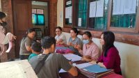 PROSES pendaftaran ulang siswa kelas 1 baru di SDN 2 Penatih, Selasa (9/7/2024). Foto: tra PROSES pendaftaran ulang siswa kelas 1 baru di SDN 2 Penatih, Selasa (9/7/2024). Foto: tra