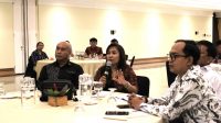 DEWA Ayu Oktarini (tengah) saat menjadi pembicara dalam kegiatan Bawaslu Denpasar, Selasa (30/7/2024). Foto: ist DEWA Ayu Oktarini (tengah) saat menjadi pembicara dalam kegiatan Bawaslu Denpasar, Selasa (30/7/2024). Foto: ist