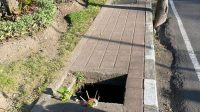 SEORANG siswa Sekolah Dasar jatuh hingga masuk ke lubang trotoar di Jalan Raya Ahmad Yani, Kelurahan Subagan, Kecamatan Karangasem, Karangasem, Rabu (24/7/2024). Insiden yang terjadi ketika korban pulang sekolah itu, terekam dan viral di media sosial (medsos). Foto: ist SEORANG siswa Sekolah Dasar jatuh hingga masuk ke lubang trotoar di Jalan Raya Ahmad Yani, Kelurahan Subagan, Kecamatan Karangasem, Karangasem, Rabu (24/7/2024). Insiden yang terjadi ketika korban pulang sekolah itu, terekam dan viral di media sosial (medsos). Foto: ist