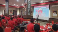 PARA kader di DPD PDIP Bali menyimak pemaparan Ketua Umum PDIP, Megawati Soekarnoputri, secara daring dalam acara konsolidasi partai menjelang Pemilu 2024. Foto: hen PARA kader di DPD PDIP Bali menyimak pemaparan Ketua Umum PDIP, Megawati Soekarnoputri, secara daring dalam acara konsolidasi partai menjelang Pemilu 2024. Foto: hen