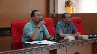 KADISDIKPORA Kota Denpasar, AA Gede Wiratama; didampingi Kabid Pembinaan SMP, AA Putu Gede Astara. Foto: tra KADISDIKPORA Kota Denpasar, AA Gede Wiratama; didampingi Kabid Pembinaan SMP, AA Putu Gede Astara. Foto: tra
