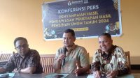 KETUA Bawaslu NTB, Itratip (tengah); didampingi komisioner Hasan Basri (kanan) dan Saefuddin saat memberi keterangan pers. Foto: ist KETUA Bawaslu NTB, Itratip (tengah); didampingi komisioner Hasan Basri (kanan) dan Saefuddin saat memberi keterangan pers. Foto: ist