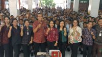 KADISDIKPORA Kota Denpasar, A.A. Gede Wiratama, saat hadir di agenda MPLS SMP PGRI 5 Denpasar, Selasa (16/7/2024). Foto: tra KADISDIKPORA Kota Denpasar, A.A. Gede Wiratama, saat hadir di agenda MPLS SMP PGRI 5 Denpasar, Selasa (16/7/2024). Foto: tra