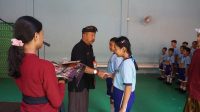 KASEK I Wayan Sugianta saat menutup rangkaian kegiatan MPLS di SMPN 7 Denpasar, Kamis (18/7/2024). Foto: tra KASEK I Wayan Sugianta saat menutup rangkaian kegiatan MPLS di SMPN 7 Denpasar, Kamis (18/7/2024). Foto: tra