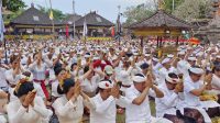 PEMKAB Bangli menghaturkan bakti penganyar di Pura Mandara Giri Semeru Agung Lumajang, Jawa Timur, Rabu (24/7/2024). Foto: ist PEMKAB Bangli menghaturkan bakti penganyar di Pura Mandara Giri Semeru Agung Lumajang, Jawa Timur, Rabu (24/7/2024). Foto: ist