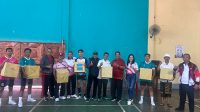 PENYERAHAN bantuan sarana olahraga sepak takraw berupa net dan bola pada sejumlah klub sepak takraw di Kota Denpasar, serta pada SMPN 2 Denpasar dan SDN 2 Penatih, usai pembukaan Kejuaran Sepak Takraw Wali Kota Cup XIV tahun 2024, Sabtu (27/7/2024). Foto: tra PENYERAHAN bantuan sarana olahraga sepak takraw berupa net dan bola pada sejumlah klub sepak takraw di Kota Denpasar, serta pada SMPN 2 Denpasar dan SDN 2 Penatih, usai pembukaan Kejuaran Sepak Takraw Wali Kota Cup XIV tahun 2024, Sabtu (27/7/2024). Foto: tra