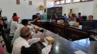 LSM Genus mendatangi Gedung DPRD Buleleng pada Selasa (9/7/2024). Mereka meminta penjelasan ke Komisi II DPRD Buleleng terkait lokasi Bandara Bali Baru. Foto: edy LSM Genus mendatangi Gedung DPRD Buleleng pada Selasa (9/7/2024). Mereka meminta penjelasan ke Komisi II DPRD Buleleng terkait lokasi Bandara Bali Baru. Foto: edy