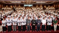 WALI Kota Denpasar, I Gusti Ngurah Jaya Negara, saat membuka secara resmi Seminar Transformasi Digital yang diselenggarakan dari sinergitas Pemkot Denpasar bersama Persatuan Guru Republik Indonesia (PGRI) Kota Denpasar, Jumat (26/7/2024) di Gedung Dharma Negara Alaya. Foto: tra WALI Kota Denpasar, I Gusti Ngurah Jaya Negara, saat membuka secara resmi Seminar Transformasi Digital yang diselenggarakan dari sinergitas Pemkot Denpasar bersama Persatuan Guru Republik Indonesia (PGRI) Kota Denpasar, Jumat (26/7/2024) di Gedung Dharma Negara Alaya. Foto: tra