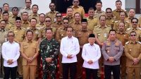 WALI Kota Denpasar, I Gusti Ngurah Jaya Negara, saat foto bersama Presiden Joko Widodo dan Wakil Presiden Ma'ruf Amin, Selasa (13/8/2024) di Ibu Kota Nusantara. Foto: ist WALI Kota Denpasar, I Gusti Ngurah Jaya Negara, saat foto bersama Presiden Joko Widodo dan Wakil Presiden Ma'ruf Amin, Selasa (13/8/2024) di Ibu Kota Nusantara. Foto: ist