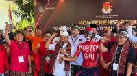 KOSTER-Giri Prasta diiringi ribuan simpatisan dan pendukung mendaftar ke KPU Bali, Kamis (29/8/2024). Foto: hen KOSTER-Giri Prasta diiringi ribuan simpatisan dan pendukung mendaftar ke KPU Bali, Kamis (29/8/2024). Foto: hen