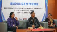 KABID Pembinaan SD Disdikpora Kota Denpasar, I Nyoman Suriawan (tengah), saat Bimbingan Teknis Penguatan Implementasi Kurikulum Merdeka Kepala Sekolah Dasar se-Kota Denpasar di aula Kampus Universitas Terbuka Denpasar, Selasa (6/8/2024). Foto: ist KABID Pembinaan SD Disdikpora Kota Denpasar, I Nyoman Suriawan (tengah), saat Bimbingan Teknis Penguatan Implementasi Kurikulum Merdeka Kepala Sekolah Dasar se-Kota Denpasar di aula Kampus Universitas Terbuka Denpasar, Selasa (6/8/2024). Foto: ist