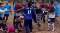 TANGKAPAN layar pertandingan sepakbola antar kampung yang berakhir ricuh di Desa Pemuteran, Kecamatan Gerokgak, Buleleng. Foto: ist TANGKAPAN layar pertandingan sepakbola antar kampung yang berakhir ricuh di Desa Pemuteran, Kecamatan Gerokgak, Buleleng. Foto: ist