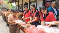 MAKAN siang gratis yang merupakan program Presiden-Wakil Presiden terpilih Prabowo-Gibran diuji coba di SD Negeri 2 Bungkulan, Kecamatan Sawan, Buleleng, Jumat (2/8/2024). Foto: edy MAKAN siang gratis yang merupakan program Presiden-Wakil Presiden terpilih Prabowo-Gibran diuji coba di SD Negeri 2 Bungkulan, Kecamatan Sawan, Buleleng, Jumat (2/8/2024). Foto: edy