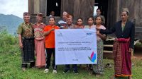 MASYARAKAT Desa Lungar berterimakasih atas bantuan PLN Peduli PT PLN (Persero) Unit Induk Pembangunan Nusa Tenggara (UIP Nusra) pada wilayah mereka. Foto: ist MASYARAKAT Desa Lungar berterimakasih atas bantuan PLN Peduli PT PLN (Persero) Unit Induk Pembangunan Nusa Tenggara (UIP Nusra) pada wilayah mereka. Foto: ist