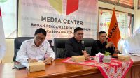 WAYAN Wirka (tengah) saat menyampaikan materi dalam rapat teknis penindakan pelanggaran Pilkada 2024 di Bawaslu Gianyar, Senin (5/8/2024). Foto: ist WAYAN Wirka (tengah) saat menyampaikan materi dalam rapat teknis penindakan pelanggaran Pilkada 2024 di Bawaslu Gianyar, Senin (5/8/2024). Foto: ist