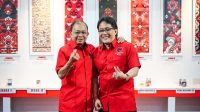 koster-giri-2 KOSTER-Giri Prasta sebagai pasangan calon Gubernur-Wakil Gubernur untuk Pilgub Bali 2024 foto bersama usai rapat dan penyerahan SK DPP PDIP kepada calon kepala daerah Pilkada Serentak 2024 di aula Sekretariat DPD PDIP Bali, Jumat (23/8/2024). Foto: gus hendra