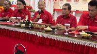 koster-giri WAYAN Koster saat memberi penjelasan ke media di DPD PDIP Bali, Jumat (23/8/2024). Foto: gus hendra