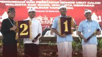 PASLON Ambara-Adi dan paslon Jaya-Wibawa saat mengikuti pengundian nomor urut Pilkada Kota Denpasar pada Senin (23/9/2024) di Kantor KPU Kota Denpasar. Foto: ist PASLON Ambara-Adi dan paslon Jaya-Wibawa saat mengikuti pengundian nomor urut Pilkada Kota Denpasar pada Senin (23/9/2024) di Kantor KPU Kota Denpasar. Foto: ist