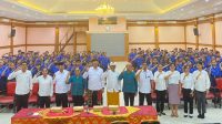 KEPALA Badan Kesatuan Bangsa dan Politik (Kesbangpol) Kota Denpasar, A.A. Ngurah Gede Darma Putra Atmadja, foto bersama usai membuka sosialisasi Bina Ideologi Wawasan Kebangsaan dan Karakter Bangsa di Aula Sadhu Gocara Yayasan Dwijendra. Sosialisasi diikuti siswa SMP Dwijendra Denpasar, Rabu (23/10/2024). Foto: ist KEPALA Badan Kesatuan Bangsa dan Politik (Kesbangpol) Kota Denpasar, A.A. Ngurah Gede Darma Putra Atmadja, foto bersama usai membuka sosialisasi Bina Ideologi Wawasan Kebangsaan dan Karakter Bangsa di Aula Sadhu Gocara Yayasan Dwijendra. Sosialisasi diikuti siswa SMP Dwijendra Denpasar, Rabu (23/10/2024). Foto: ist