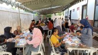 IBU-ibu yang menjadi tenaga sortir dan melipat (sorlip) surat suara untuk KPU Denpasar mulai bekerja untuk surat suara Pilgub Bali, Minggu (20/10/2024). Foto: ist IBU-ibu yang menjadi tenaga sortir dan melipat (sorlip) surat suara untuk KPU Denpasar mulai bekerja untuk surat suara Pilgub Bali, Minggu (20/10/2024). Foto: ist