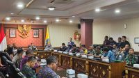 BAWASLU Provinsi Bali, hadir dalam Rapat Koordinasi Penyelenggaraan Pilkada Serentak 2024 yang berlangsung di Ruang Rapat Praja Sabha, Kantor Gubernur Bali, Jumat (22/11/2024). Foto: ist BAWASLU Provinsi Bali, hadir dalam Rapat Koordinasi Penyelenggaraan Pilkada Serentak 2024 yang berlangsung di Ruang Rapat Praja Sabha, Kantor Gubernur Bali, Jumat (22/11/2024). Foto: ist