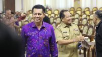 DEWA “Jack” Mahayadnya (kiri) saat bersama Pj. Gubernur SM Mahendra Jaya memasuki ruang sidang utama DPRD Bali, beberapa waktu lalu. Foto: hen DEWA “Jack” Mahayadnya (kiri) saat bersama Pj. Gubernur SM Mahendra Jaya memasuki ruang sidang utama DPRD Bali, beberapa waktu lalu. Foto: hen