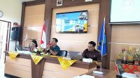 KABID Pembinaan SD Disdikpora Kota Denpasar, I Nyoman Suriawan (tengah) saat menghadiri rapat rutin KKKS Denpasar Selatan, Selasa (3/12/2024). Foto: ist KABID Pembinaan SD Disdikpora Kota Denpasar, I Nyoman Suriawan (tengah) saat menghadiri rapat rutin KKKS Denpasar Selatan, Selasa (3/12/2024). Foto: ist