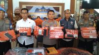 KAPOLRES Tabanan, AKBP Chandra Citra Kesuma, merilis kasus narkoba dan beberapa kasus tindak pidana yang terjadi dalam dua bulan terakhir sejak 1 November 2024, berikut para tersangka dan barang bukti yang ada. Foto: ist KAPOLRES Tabanan, AKBP Chandra Citra Kesuma, merilis kasus narkoba dan beberapa kasus tindak pidana yang terjadi dalam dua bulan terakhir sejak 1 November 2024, berikut para tersangka dan barang bukti yang ada. Foto: ist