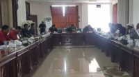 RAPAT Komisi III DPRD Gianyar dengan prajuru dan tokoh Desa Adat Bedulu, Rabu (22/1/2025). Foto: ist RAPAT Komisi III DPRD Gianyar dengan prajuru dan tokoh Desa Adat Bedulu, Rabu (22/1/2025). Foto: ist