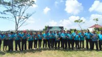 PEMBUKAAN latihan kepemimpinan juga dirangkai dengan pengukuhan Forkom OSIS dan Malam Kebangkitan Budaya secara serentak masa bakti 2024/2025 di lingkungan persekolahan PGRI Kota Denpasar ditandai dengan membunyikan alat musik angklung. Foto: ist