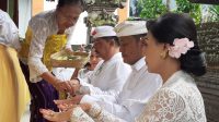 BUPATI -Wakil Bupati Gianyar periode 2025-2030, I Made Mahayastra-Anak Agung Gde Mayun, mejaya jaya di padmasana kantor Bupati Gianyar, Rabu (12/2/2025). Foto: ist BUPATI -Wakil Bupati Gianyar periode 2025-2030, I Made Mahayastra-Anak Agung Gde Mayun, mejaya jaya di padmasana kantor Bupati Gianyar, Rabu (12/2/2025). Foto: ist