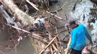 KOMUNITAS Peduli Sungai (KPS) Jempiring Putih Kelurahan Penatih, bersama tim kebersihan Kelurahan Penatih, bersihkan bantaran Tukar Ayung di lingkungan Tembau Kaja, Kelurahan Penatih pada Minggu (9/2/2025). Foto: ist KOMUNITAS Peduli Sungai (KPS) Jempiring Putih Kelurahan Penatih, bersama tim kebersihan Kelurahan Penatih, bersihkan bantaran Tukar Ayung di lingkungan Tembau Kaja, Kelurahan Penatih pada Minggu (9/2/2025). Foto: ist