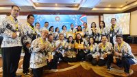 JAJARAN Pengurus PGRI Bali saat menghadiri Konferensi Kerja Nasional I (Konkernas) PGRI 2025 di Jakarta. PGRI Bali menerima penghargaan lunas iuran tahun 2024 dari PB PGRI. Foto: ist JAJARAN Pengurus PGRI Bali saat menghadiri Konferensi Kerja Nasional I (Konkernas) PGRI 2025 di Jakarta. PGRI Bali menerima penghargaan lunas iuran tahun 2024 dari PB PGRI. Foto: ist