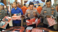 KAPOLRES Tabanan AKBP Chandra Citra Kesuma baru-baru ini merilis kasus narkotika, berikut para tersangka dan sejumlah barang bukti yang ada. Foto: ist KAPOLRES Tabanan AKBP Chandra Citra Kesuma baru-baru ini merilis kasus narkotika, berikut para tersangka dan sejumlah barang bukti yang ada. Foto: ist