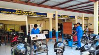 SISWA SMK PGRI 6 Denpasar saat melaksanakan praktik. SMK PGRI 6 Denpasar yang berlokasi di Jalan Tukad Gerinding No. 21 A, Panjer, memberikan berbagai kemudahan pada pendaftaran SPMB tahun ajaran 2025/2026 ini. Salah satunya, memberi diskon 60 persen, bahkan membebaskan uang gedung bagi warga masyarakat yang ber-KK Denpasar Selatan. Foto: ist SISWA SMK PGRI 6 Denpasar saat melaksanakan praktik. SMK PGRI 6 Denpasar yang berlokasi di Jalan Tukad Gerinding No. 21 A, Panjer, memberikan berbagai kemudahan pada pendaftaran SPMB tahun ajaran 2025/2026 ini. Salah satunya, memberi diskon 60 persen, bahkan membebaskan uang gedung bagi warga masyarakat yang ber-KK Denpasar Selatan. Foto: ist