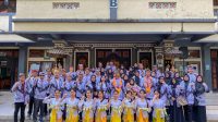 KEPALA SMP PGRI 2 Denpasar, Ayu Sri Wahyuni, foto bersama saat menerima kunjungan studi tiru Pengurus YPLP PGRI Kabupaten Sidoarjo dan kepala sekolah PGRI pada Senin (17/2/2025). Foto: ist KEPALA SMP PGRI 2 Denpasar, Ayu Sri Wahyuni, foto bersama saat menerima kunjungan studi tiru Pengurus YPLP PGRI Kabupaten Sidoarjo dan kepala sekolah PGRI pada Senin (17/2/2025). Foto: ist